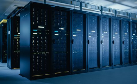 Czy usługa hostingu na zagranicznym serwerze podlega podatkowi u źródła? Ważny wyrok NSA