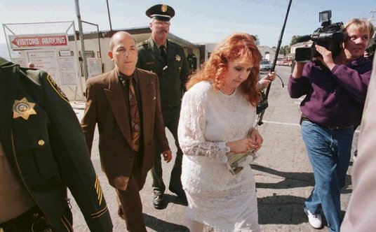 ?Doreen Lioy, dziennikarka zafascynowana Ramirezem, poślubiła go w więzieniu