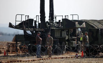 Żołnierze i sprzęt armii Stanów Zjednoczonych w okolicy lotniska w Jasionce k. Rzeszowa, 25 marca 20