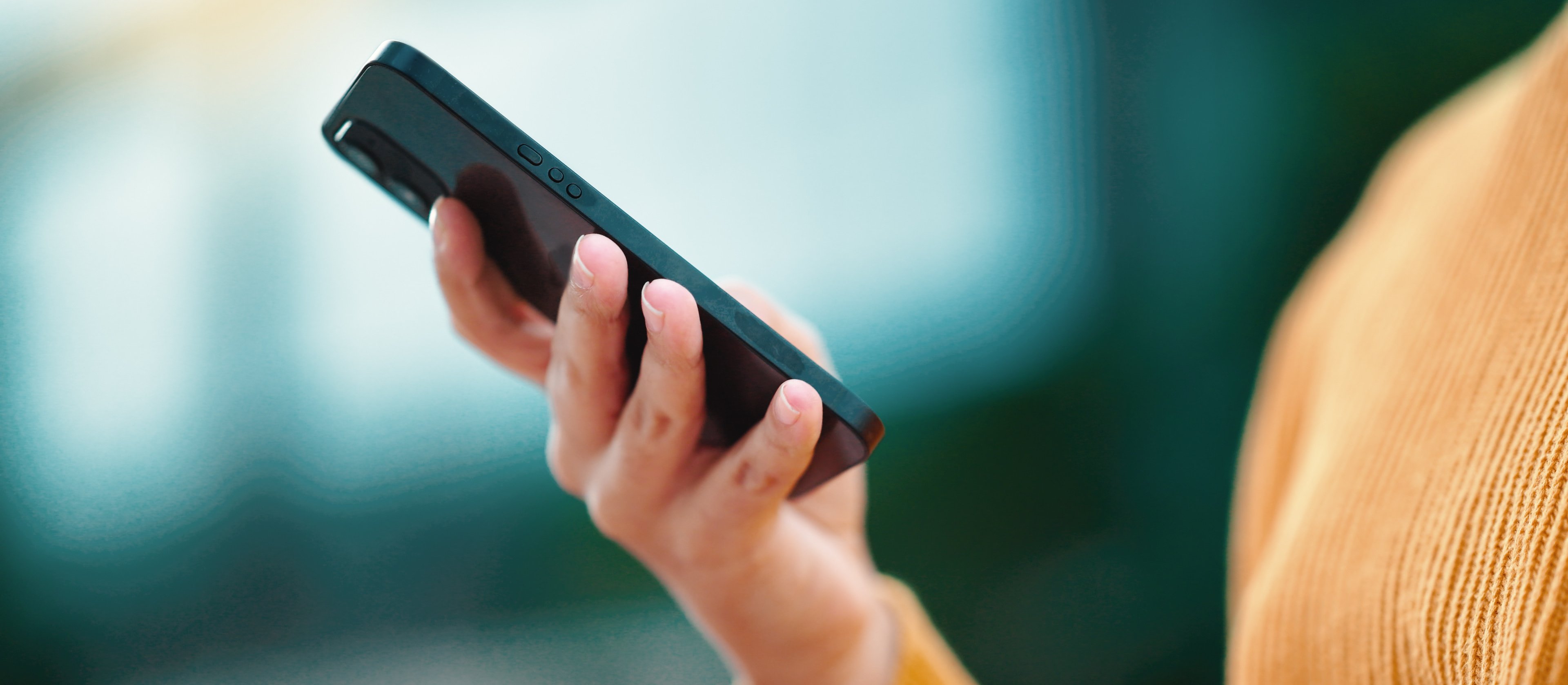 Pracownikom trudno rozstać się z telefonem służbowym. Czy zmienią to przepisy?