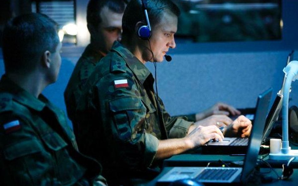 Gunica w służbie armii