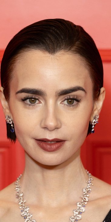 W przeciwieństwie do swojej serialowej bohaterki, która według analiz żyje na kredyt, Lily Collins j