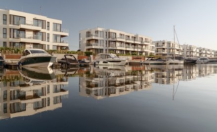 Solmarina  to kompleks przy Wyspie Sobieszewskiej  z prywatną mariną jachtową, oferujący właścicielo
