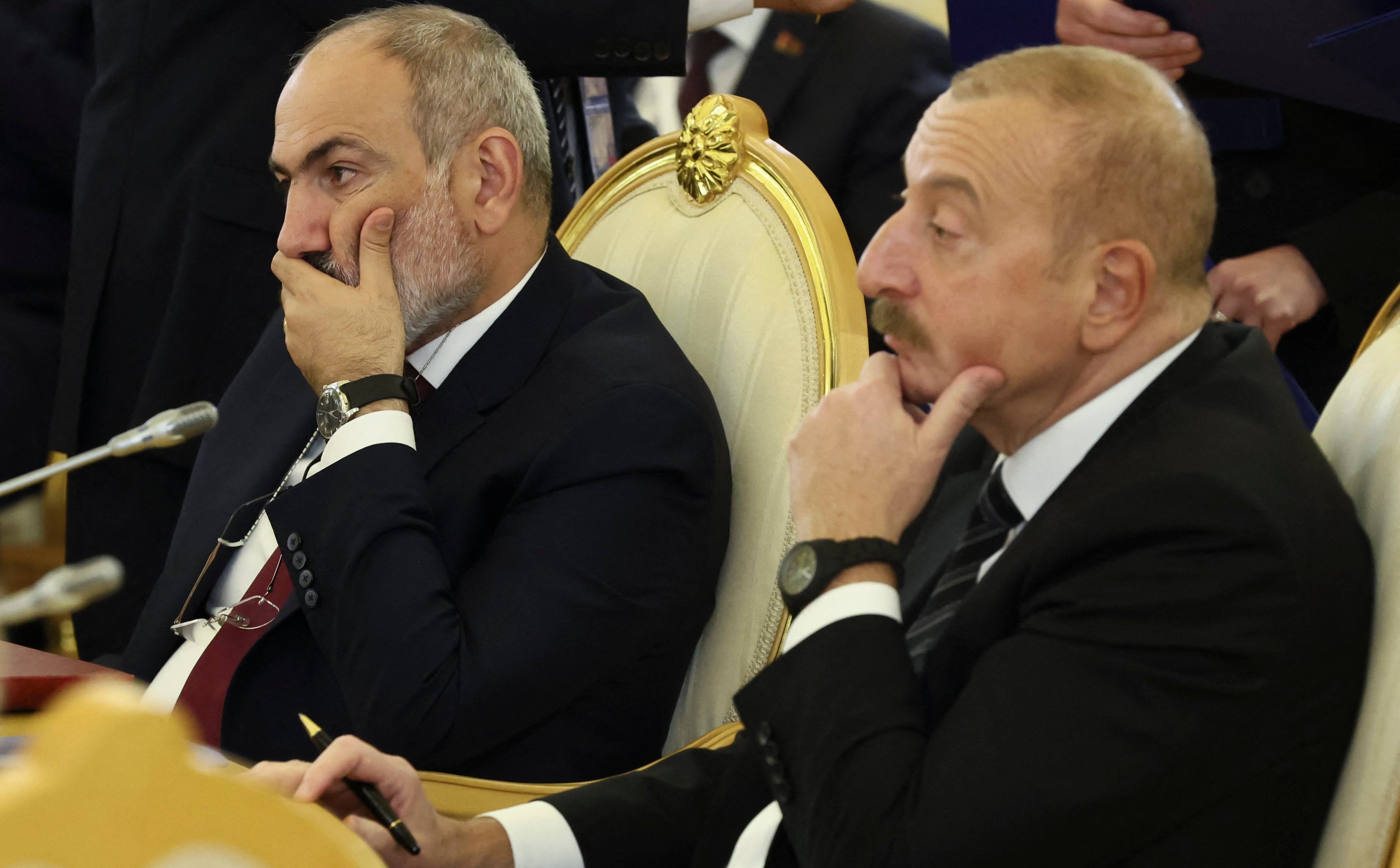 Armenia i Azerbejdżan uciekają z objęć rosyjskiego niedźwiedzia