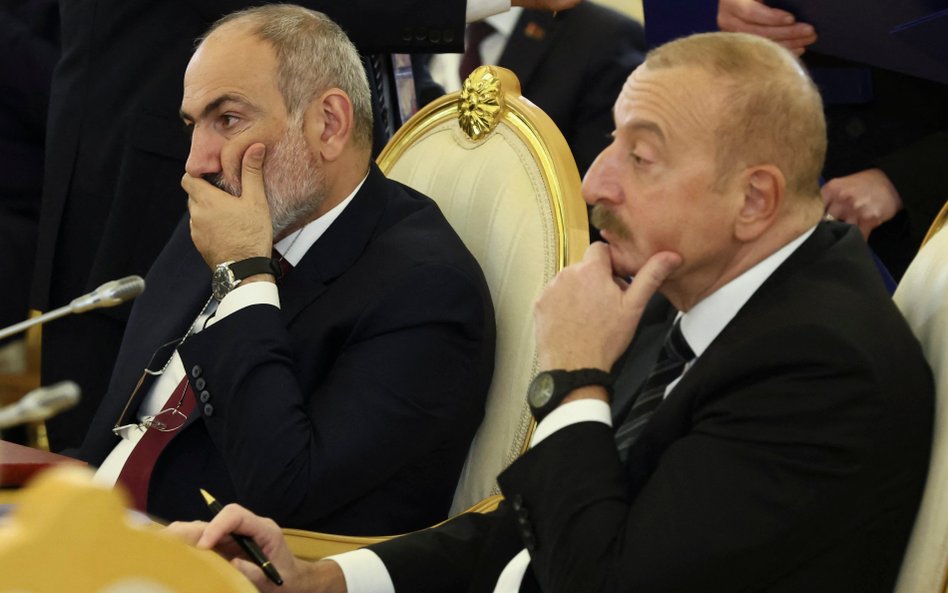 Premier Armenii Nikol Paszynian (z lewej) wielokrotnie spotykał się z Ilhamem Alijewem, prezydentem 