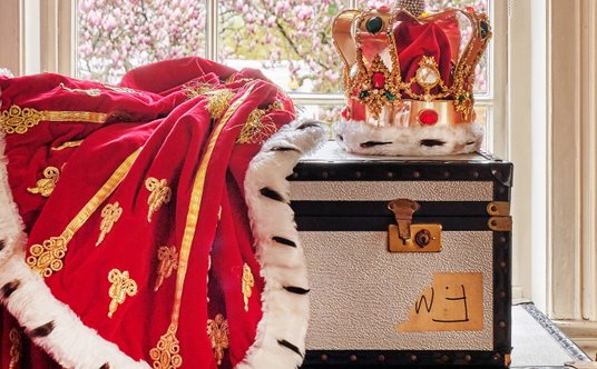 Na aukcji znajdą się między innymi korona i płaszcz, w którym Freddie Mercury występował na koncerta