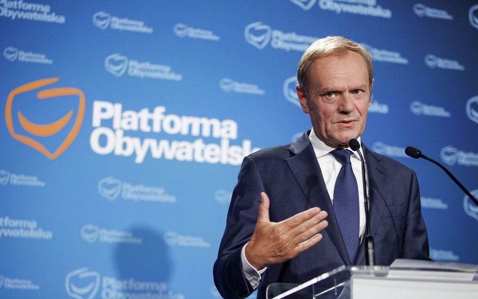 Donald Tusk stara się pokazać, że lewica jest niepotrzebna, skoro PO jest w stanie wychodzić z propo