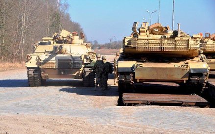 Czołgi Abrams na poligonie w Drawsku Pomorskim