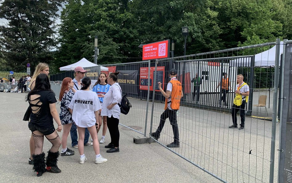 Obsługa wydarzenia przy bramkach wejściowych na stadion