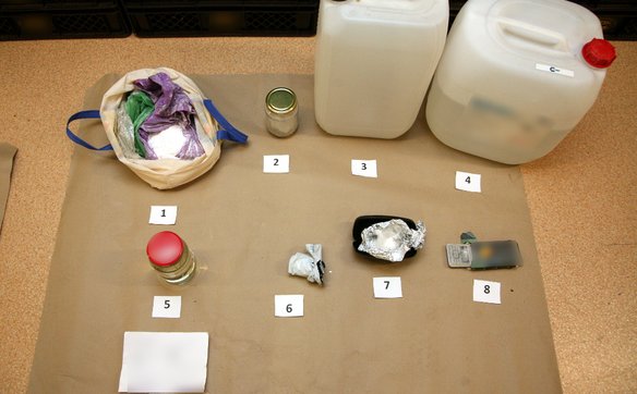 Funkcjonariusze zabezpieczyli przedmioty służące do ważenia i pakowania substancji psychoaktywnych