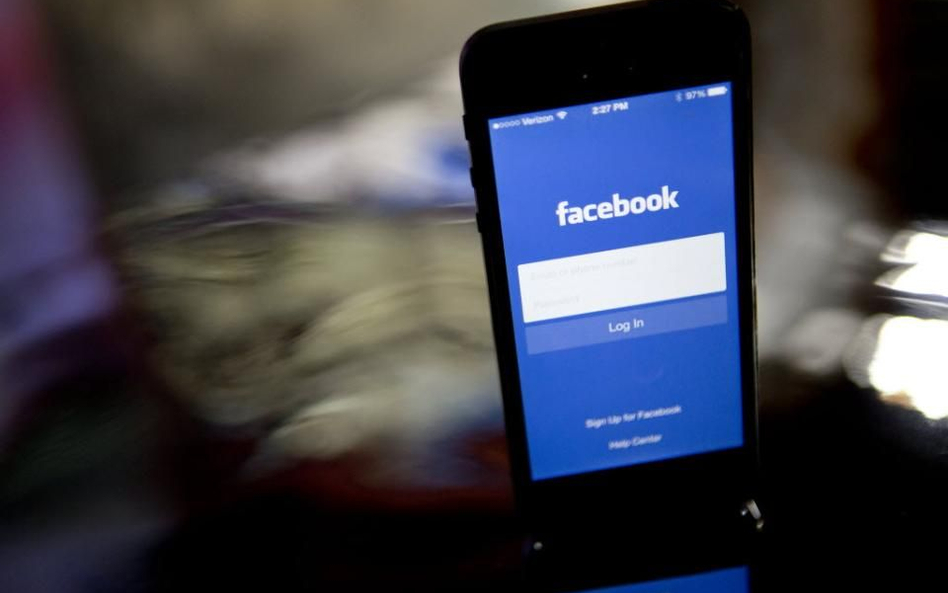 Facebook może przechowywać rozmowy telefoniczne użytkowników. Łatwo to wyłączyć
