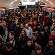 Moskwa, tłum w metrze w godzinach szczytu