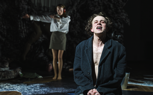 Krzysztof Oleksyn jako Norbert von Hanennheim w s[ektaklu „Pulverkopf”