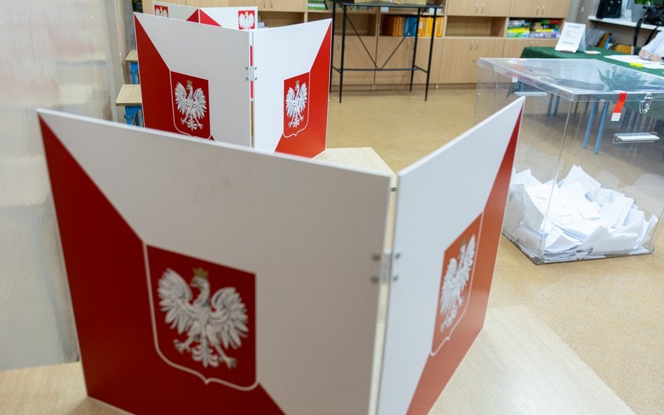 Partie centrowe i umiarkowani politycy nie pobudzają do głosowania na nich