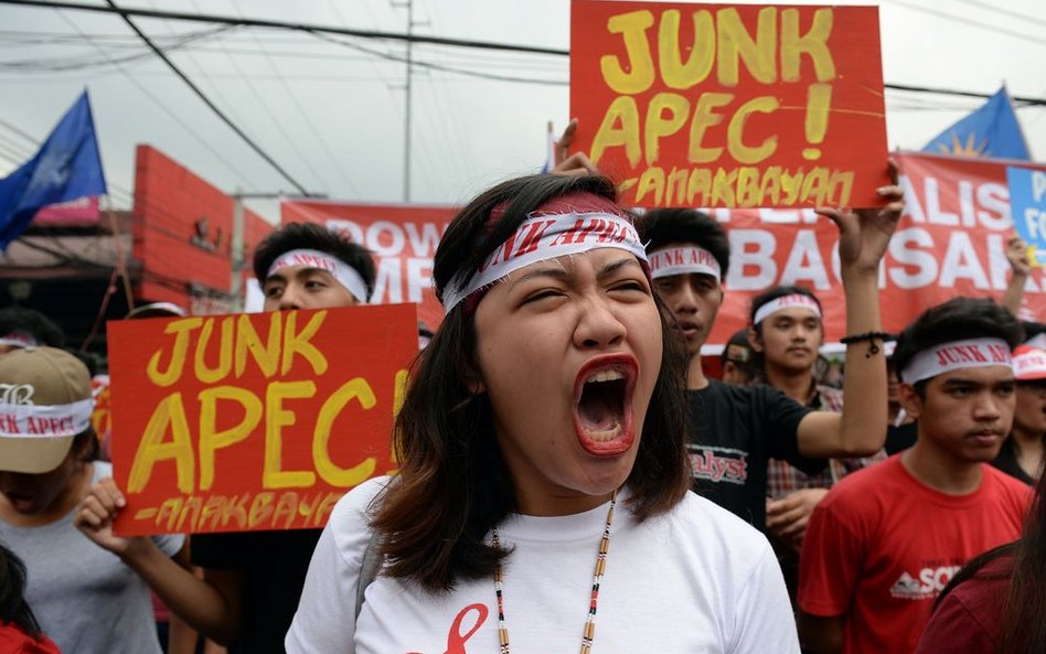 18 listopada, Filipiny. Protest przeciw szczytowi państw członkowskich Wspólnoty Gospodarczej Azji i