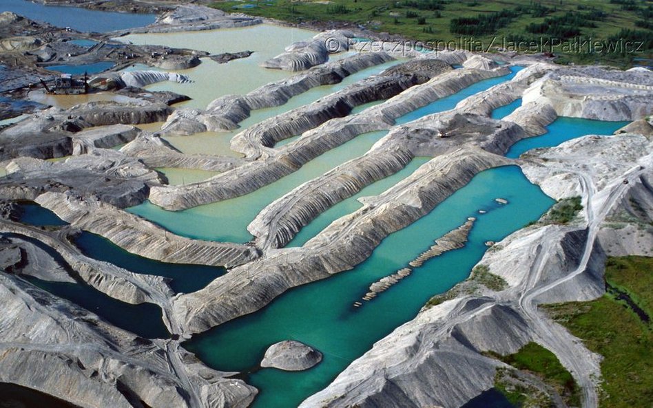 Susuman, ślady zostawione przez dragę wydobywającą złoto