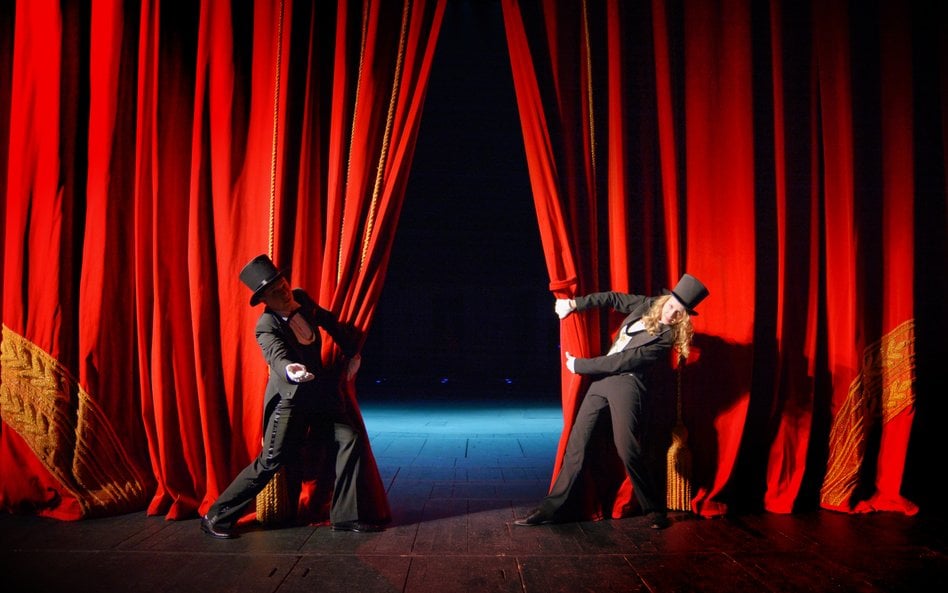 Kiedy powstaje przychód z zakupu przez pracodawcę biletów na musical?