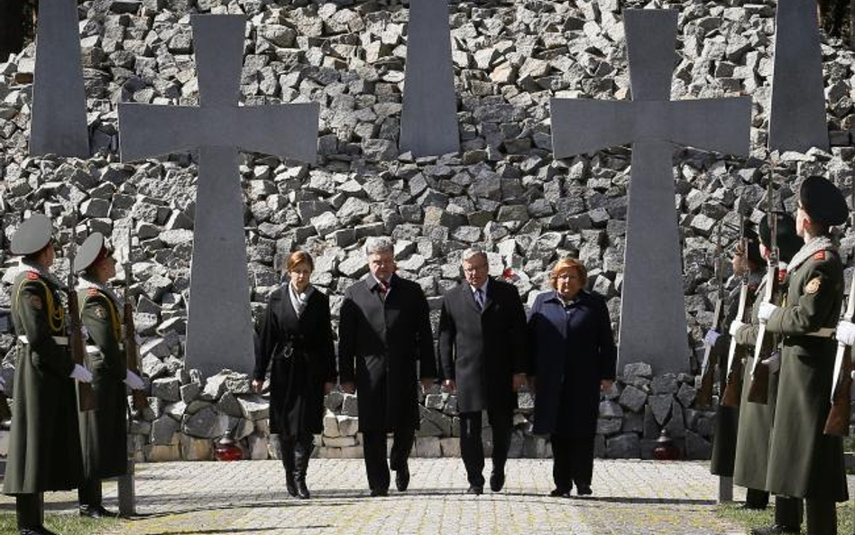 Prezydent Bronisław Komorowski z małżonką Anną i prezydent Ukrainy Petro Poroszenko z małżonką Maryn