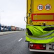 Kolejka ciężarówek, w której kierowcy oczekują na przekroczenie polsko-ukraińskiego przejścia granic
