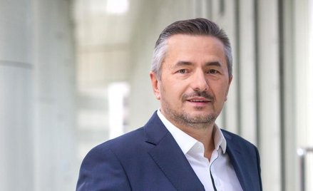 Jan Kolański, założyciel holdingu Colian, pośrednio jest obecnie jednym z głównych rozgrywających w 