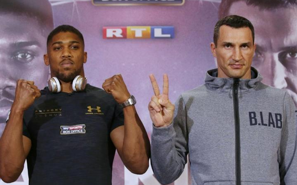Anthony Joshua i Władymir Kliczko: bukmacherzy wyżej oceniają szanse Anglika.