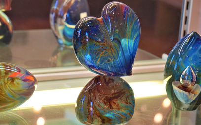 Produkty z wielobarwnego szkła weneckiego to jedna z obowiązkowych pamiątek przywożonych przez turys