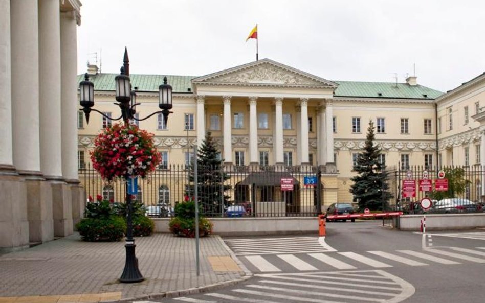 PiS przypomina swoim wyborcom, że w stołecznym ratuszu w 2002 roku drogę do prezydentury w Polsce ro