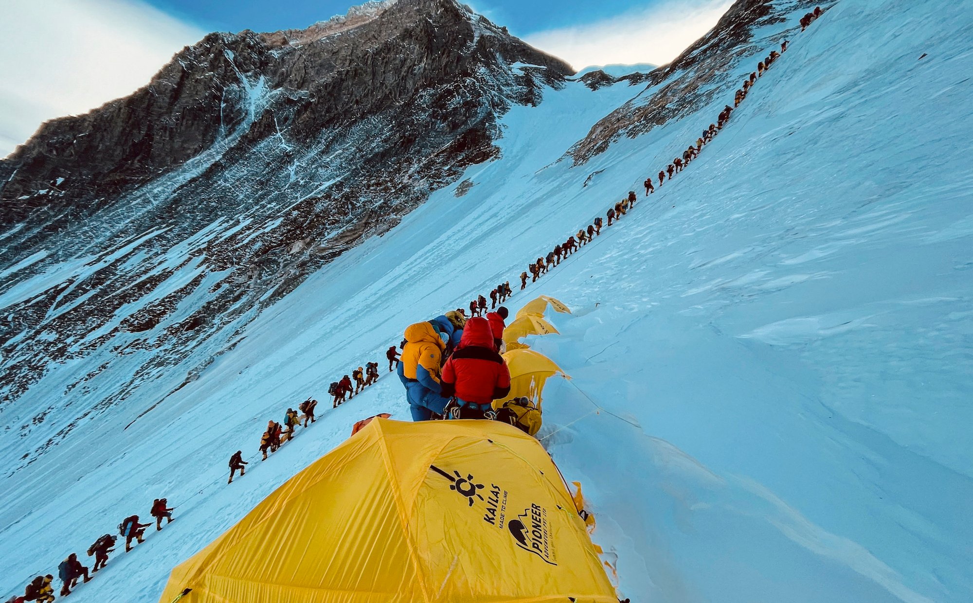 Nowe zasady wejścia na Mount Everest. Znikną kolejki wspinaczy pod szczytem?