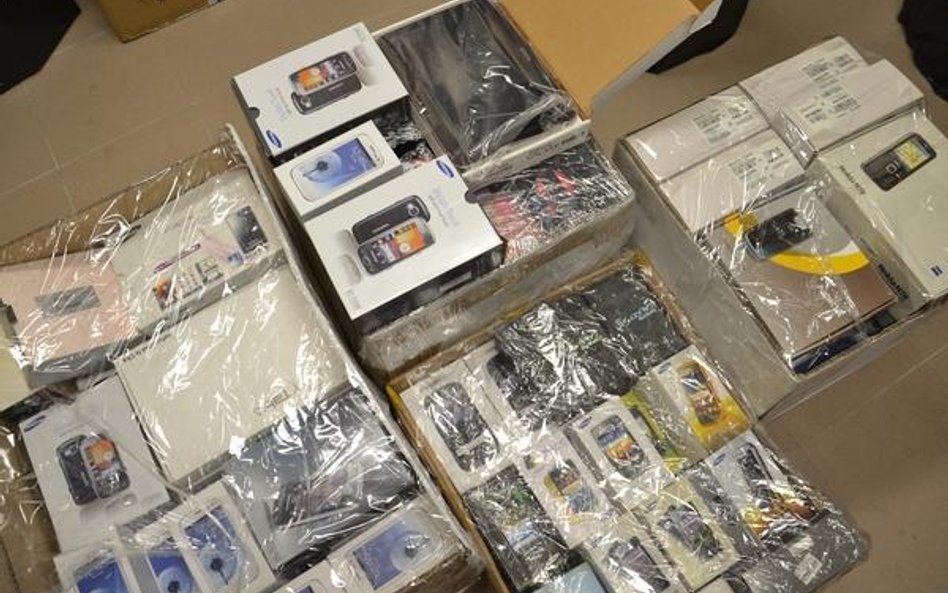 Tablety i telefony komórkowe zabezpieczone przez policję z Chrzanowa