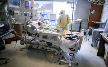 Opieka nad chorym na COVID-19 w szpitalu w USA