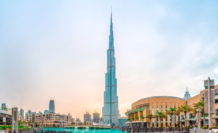 Latem ruch turystyczny w Dubaju spada z powodu upałów. W tym roku cieniem kładzie się też konfilkt z