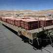 Arkusze miedzianej katody w kopalni Escondida należącej do BHP Billiton, największej na świecie kopa