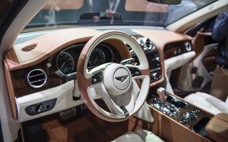 Wnetrze Bentayga, nowego SUVu Bentleya zaprezentowanego na tegorocznym Frankfurt Motor Show