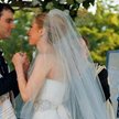 Marc Mezvinsky i Chelsea Clinton są różnych wyznań, więc ślubu udzielali im jednocześnie pastor i ra