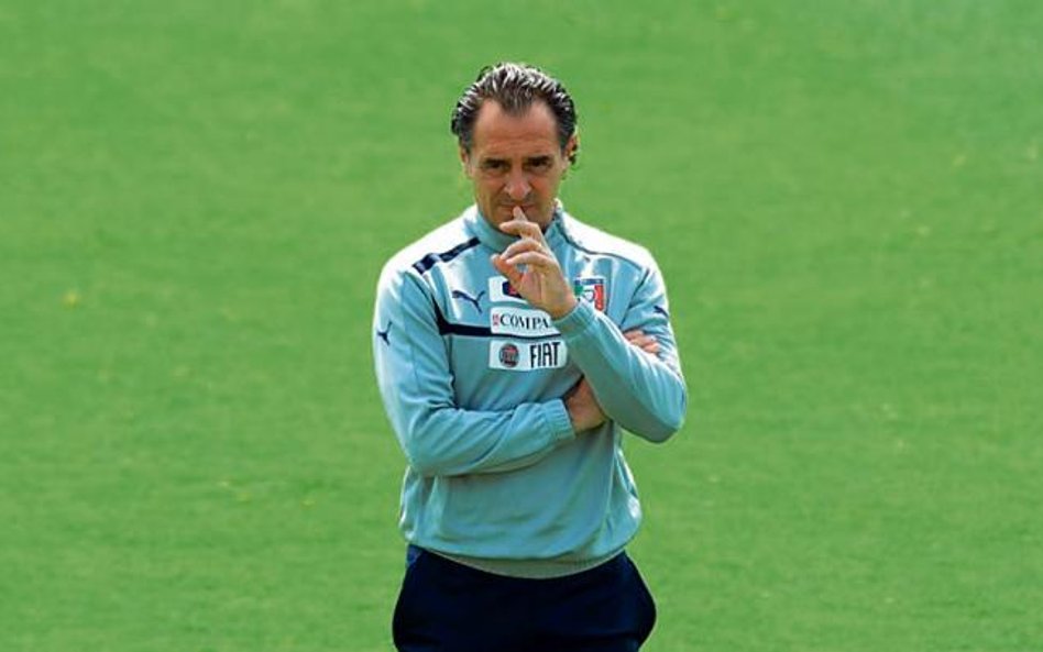 Cesare Prandelli miał prowadzić do sukcesów. Stał się zakładnikiem śledztwa w sprawie korupcji