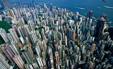 W porównaniu z wszechobecnymi pionowymi kikutami Hongkongu, miasta Europy przypominają niewinny dome