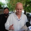 Były ordynator Oddziału Chirurgii w Szpitalu Południowym dr Emil Jędrzejewski (C) oraz mec. Tomasz J