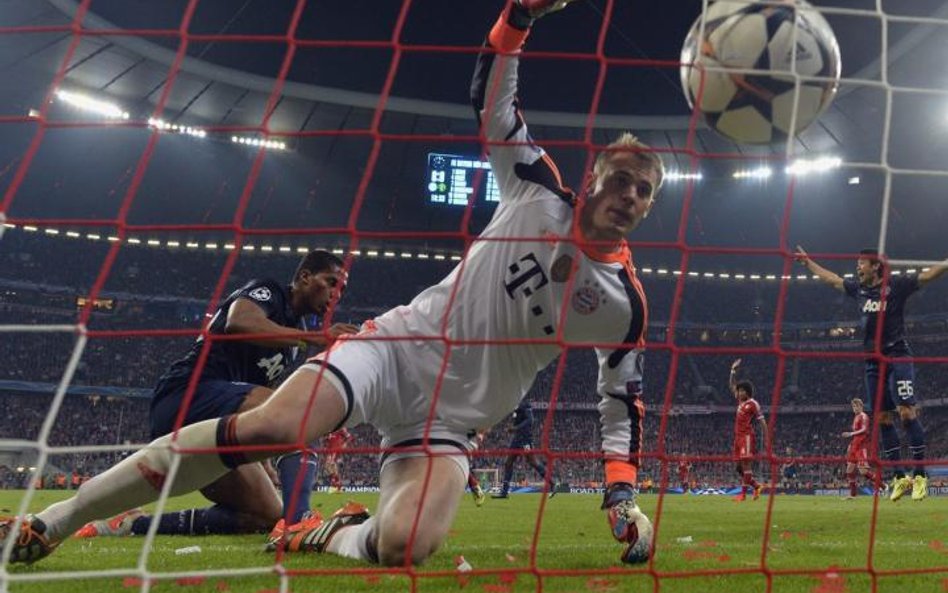 Manuel Neuer rzadko wyjmuje piłkę z bramki Bayernu Monachium. Ale i jemu się to zdarza.