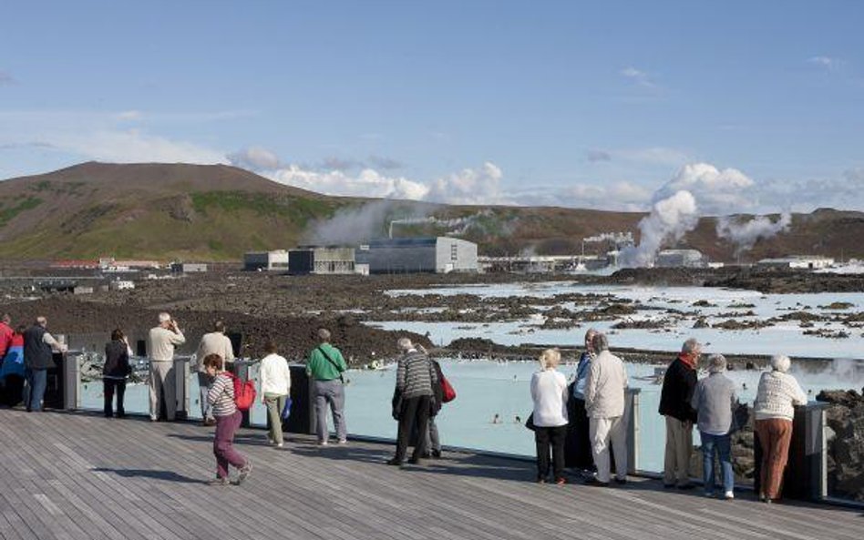 Islandia tnie stopy