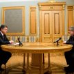 Prezydent Poroszenko (z lewej) w trakcie nocnej rozmowy z Ihorem Kołomojskim