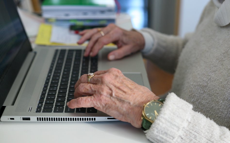 Wolontariusze oferują m.in. pomoc przy obsłudze komputera.