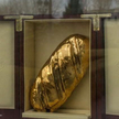 Złoty bochenek – symbol korupcji Janukowycza, najpierw skradziony, a teraz uznany przez prokuratorów