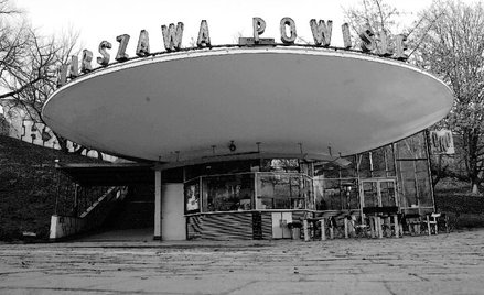 Warszawa Powiśle... Szybko wchodzę, zamawiam małe piwo i lecę do kibla