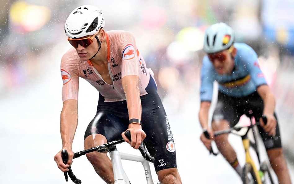 Holender Mathieu van der Poel wygrał wyścig ze startu wspólnego elity, mimo że przewrócił się na zak