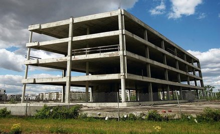 Tak wyglądają dziś mieszkania, które miały być gotowe wiele lat temu