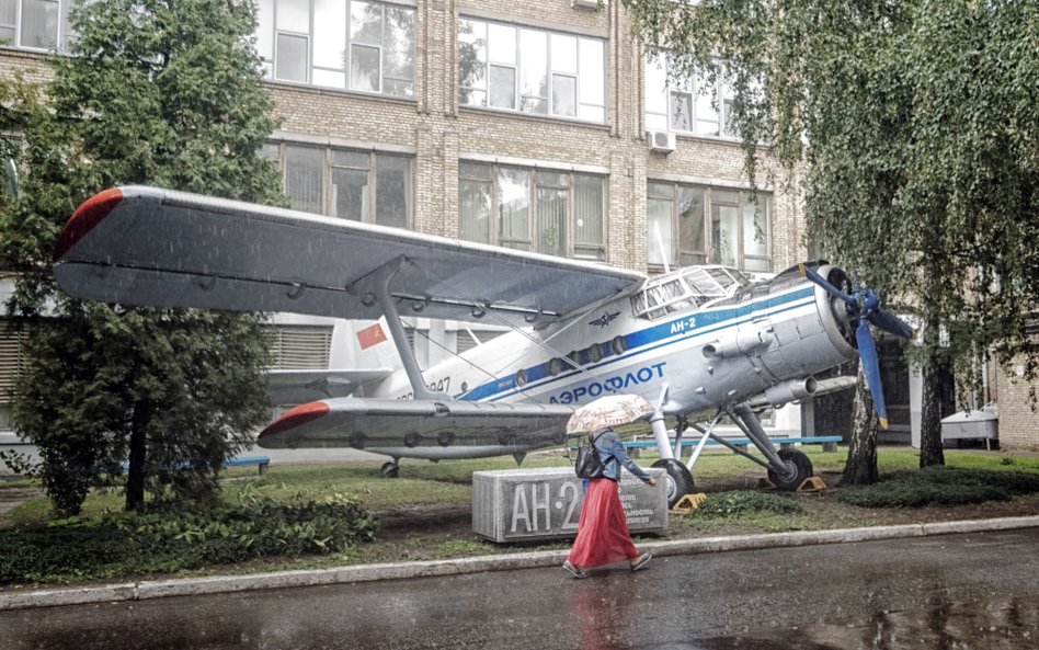 Także sowiecki An-2 znany jako „kukuruźnik”, może zaraz przestać latać, bo zawiera zachodnie częśći