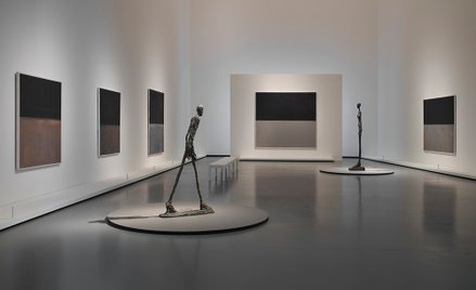 Widok instalacji wystawy Marka Rothko, prezentowanej od 18 października 2023 r. do 2 kwietnia 2024 r
