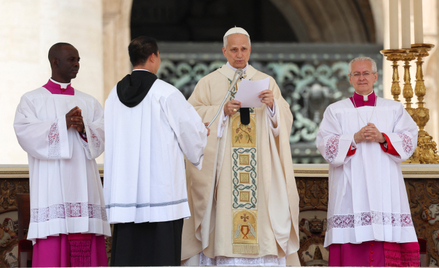 Papież Leon XIV przemawia podczas mszy inauguracyjnej na placu Świętego Piotra w Watykanie