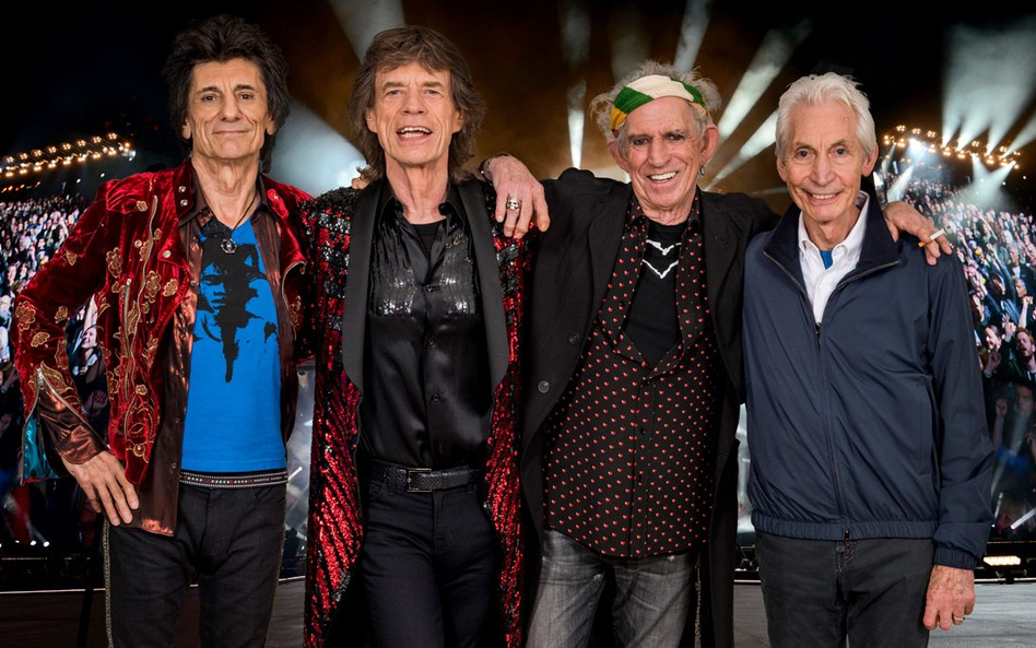 ?Ron Wood (ur. 1947), Mick Jagger (ur. 1943), Keith Richards (ur. 1943) i Charlie Watts (ur. 1941) –