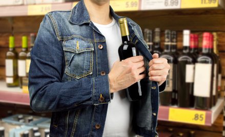 Złodzieje wynoszą ze sklepów miliardy